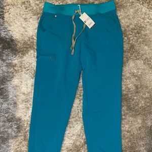 Teal Figs Jogger Scrubs size M, NWT